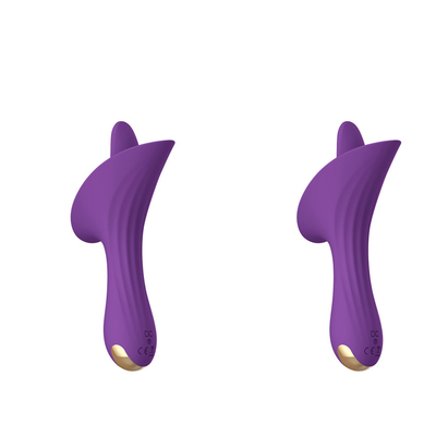 Blowjob-Mundzunge, die Vibrator-Nippel-Sauger-Klitoris-Anreger-Vibrator leckt